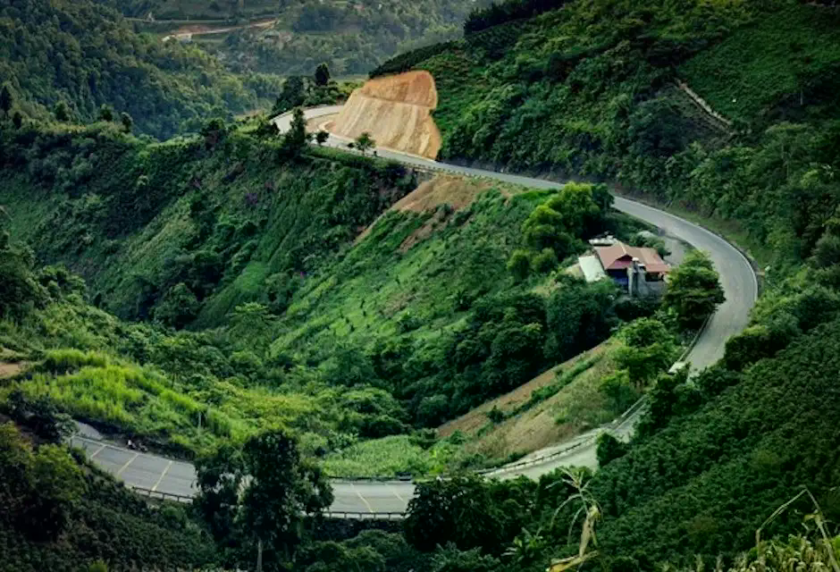 Thuê xe đi Điện Biên có tài xế kinh nghiệm, cung đường đèo Pha Đin an toàn