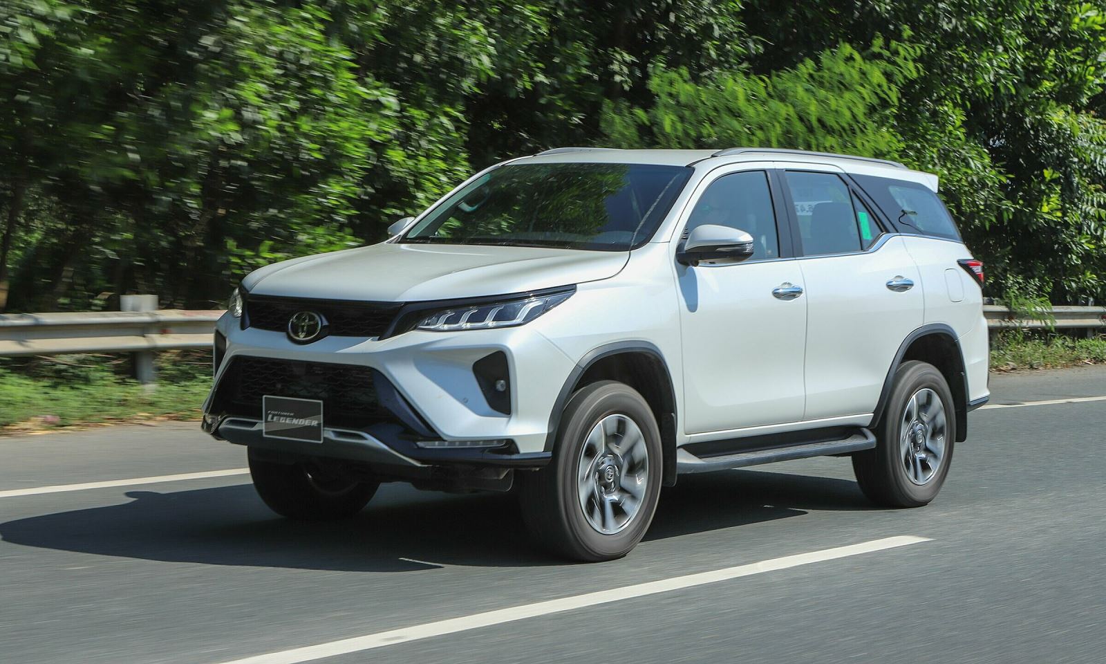 Bảng giá thuê xe 7 chỗ Hà Nội đi Hòa Bình 2026 tại Xe Linh San, Toyota Innova Fortuner